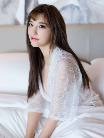 甜美女神杨晨晨白色蕾丝撩人心扉