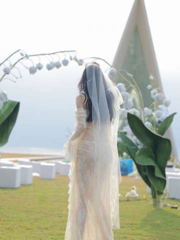 [XiuRen秀人网]No.6303_模特尹甜甜海南旅拍性感白色蕾丝婚纱透视秀完美身材诱惑写...