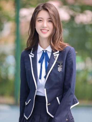 有人说她穿上校服，就是最好看的校花！