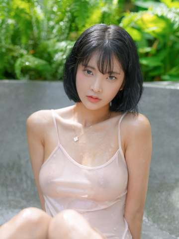 满满夏日感韩模金孝妍